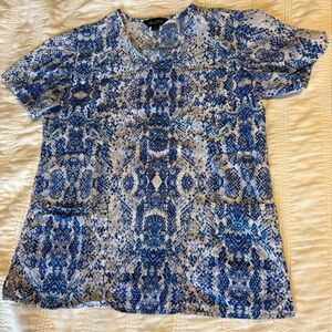 Zoe+Chloe Scrub Top Blue and White Snakeprint